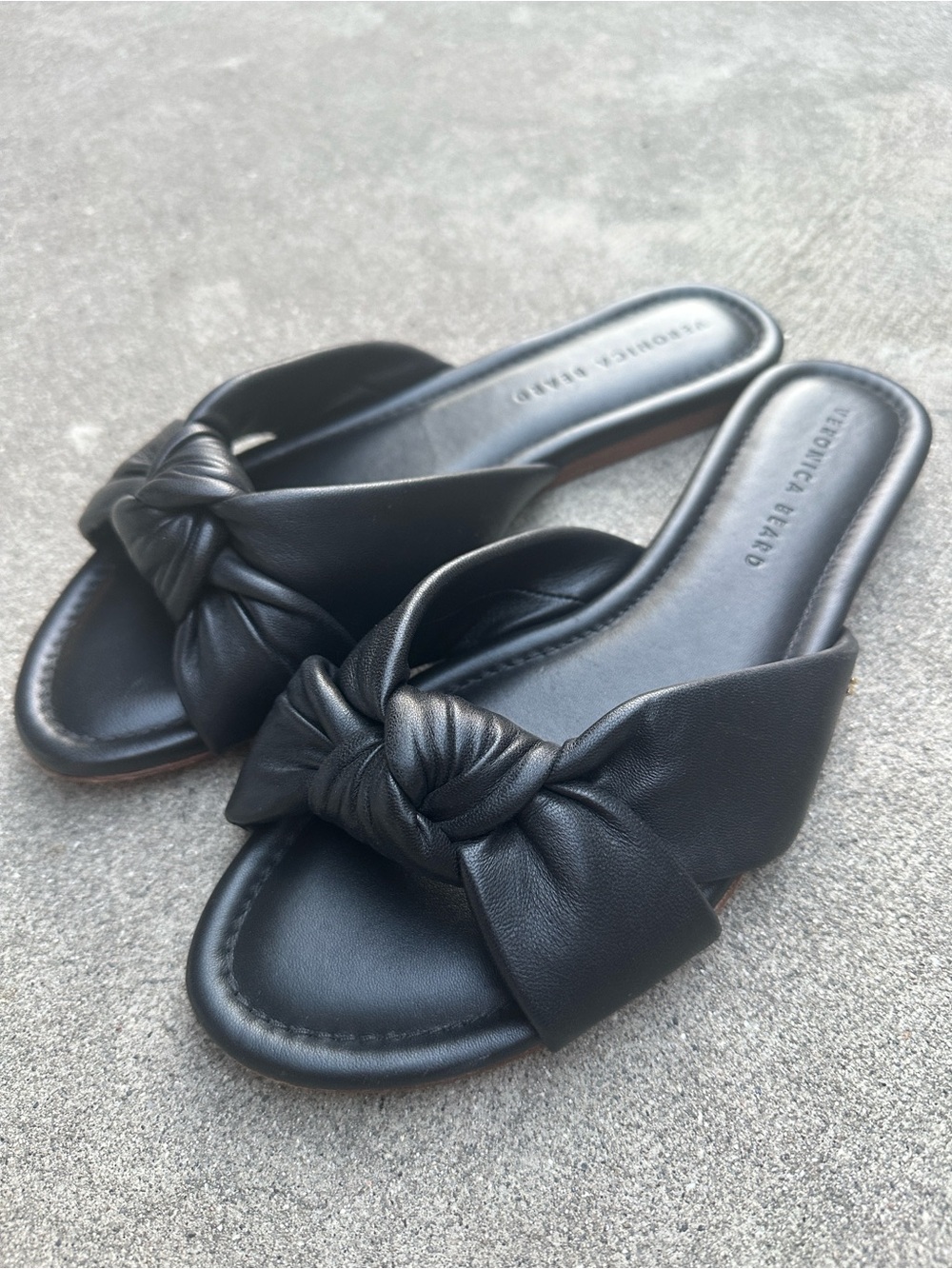VERONICA BEARD | Women’s 9M Black Leather Knot Slide Sandals